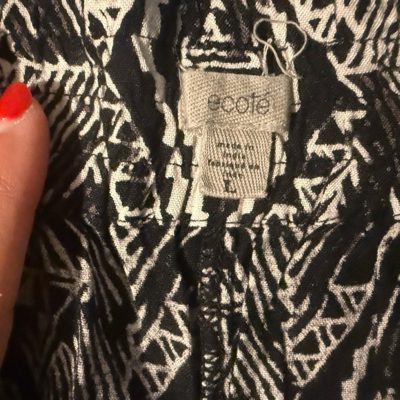 Ecote Black White Geometric Print Rayon Shorts Size L - Picture 3 of 4